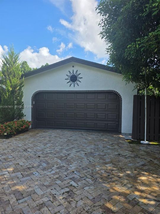 For Sale: $1,590,000 (5 beds, 3 baths, 2996 Square Feet)