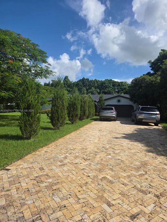 For Sale: $1,590,000 (5 beds, 3 baths, 2996 Square Feet)