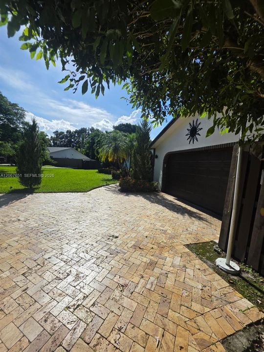 For Sale: $1,590,000 (5 beds, 3 baths, 2996 Square Feet)