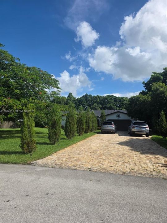 For Sale: $1,590,000 (5 beds, 3 baths, 2996 Square Feet)