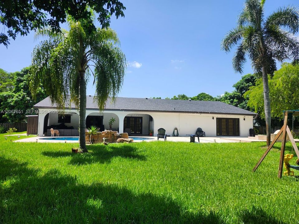 For Sale: $1,590,000 (5 beds, 3 baths, 2996 Square Feet)