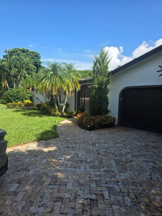 For Sale: $1,590,000 (5 beds, 3 baths, 2996 Square Feet)