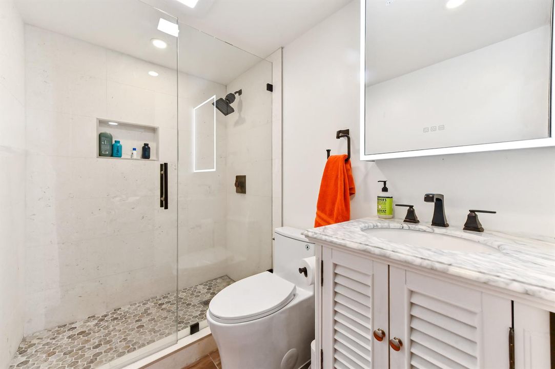 24 bathroom 01