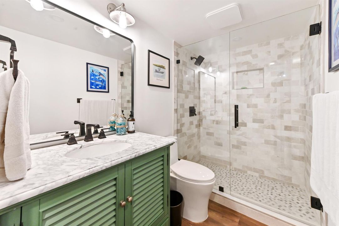 21 bathroom 01