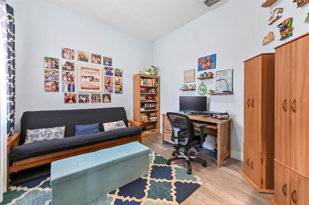23 office 01