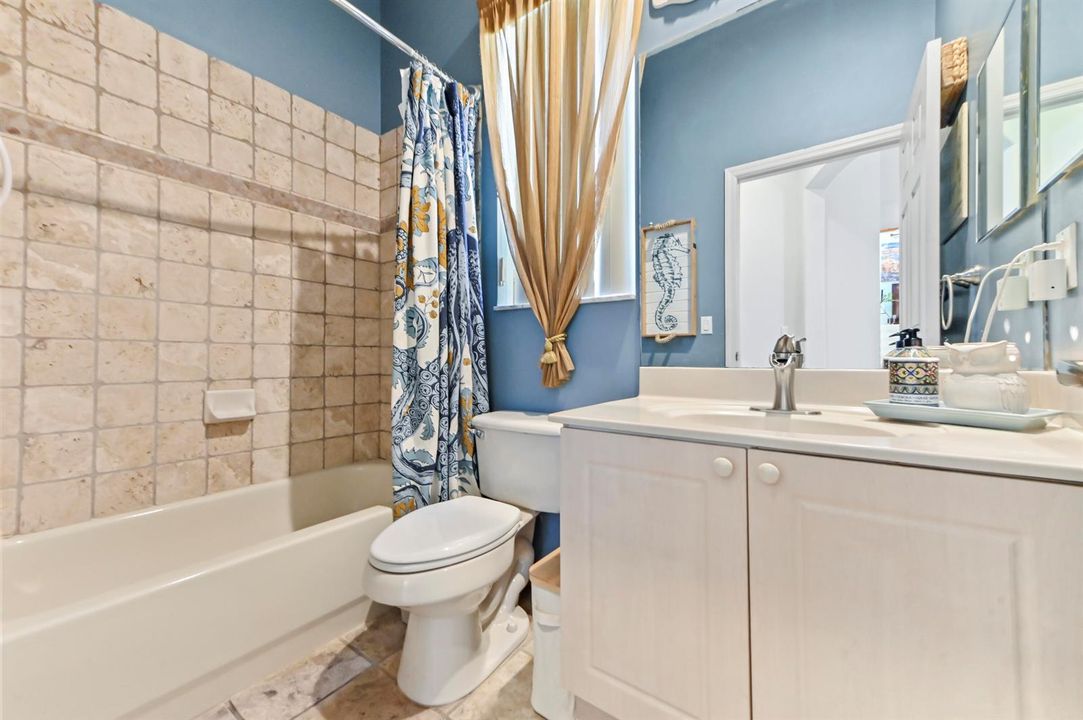 25 Bathroom 01