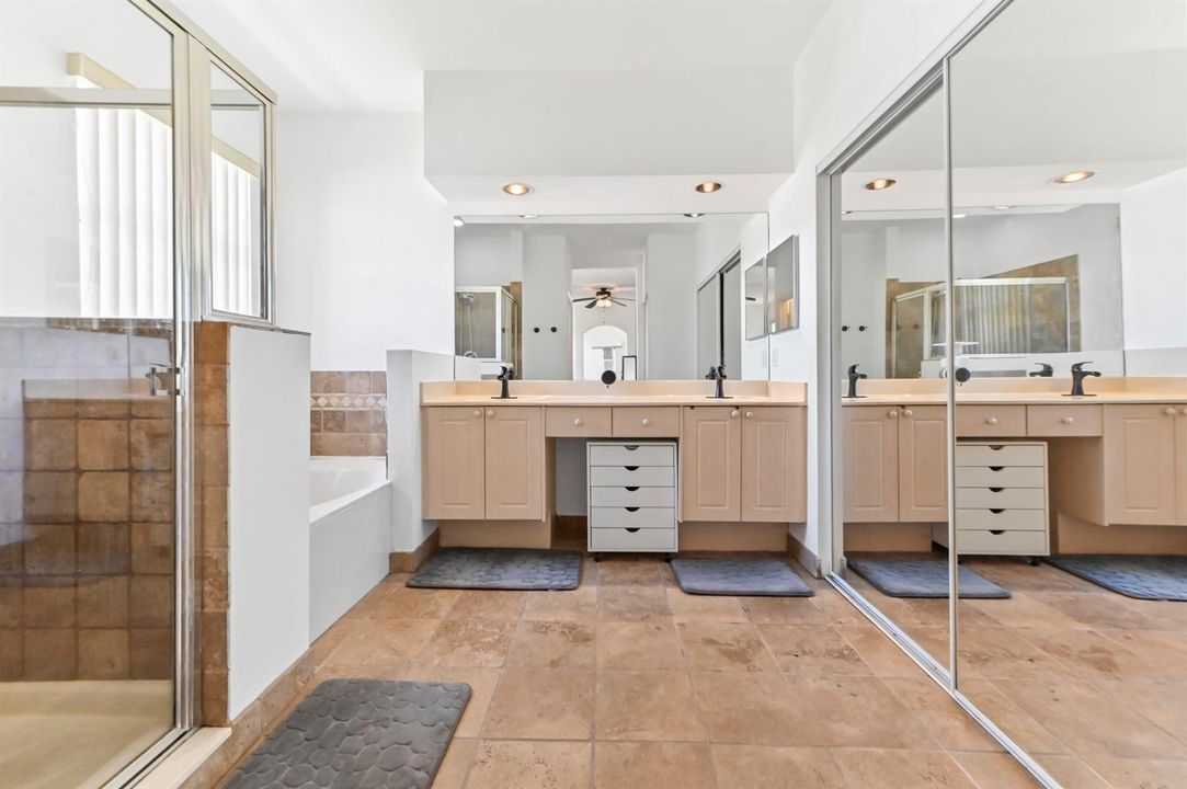38 Bathroom 01