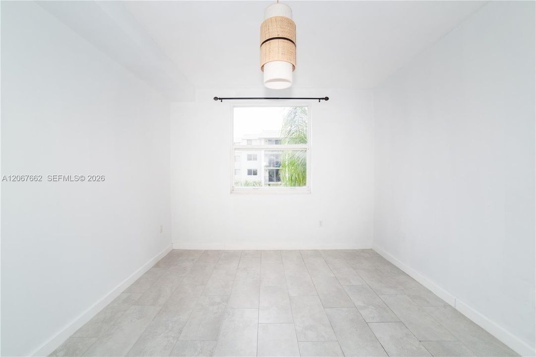 For Sale: $425,000 (2 beds, 2 baths, 1024 Square Feet)