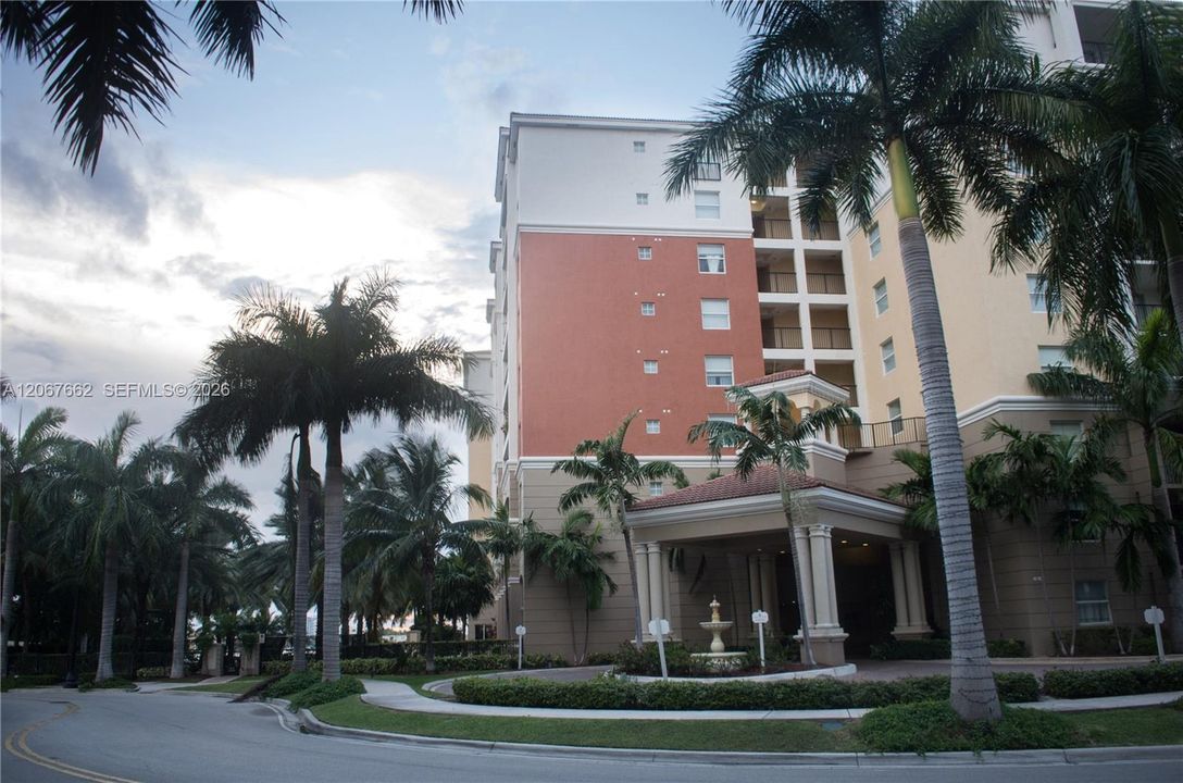 For Sale: $425,000 (2 beds, 2 baths, 1024 Square Feet)