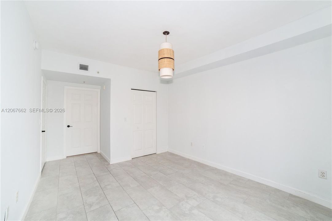 For Sale: $425,000 (2 beds, 2 baths, 1024 Square Feet)