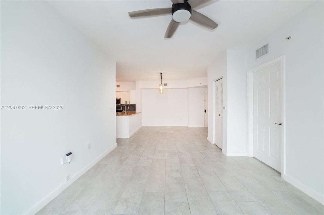 For Sale: $425,000 (2 beds, 2 baths, 1024 Square Feet)