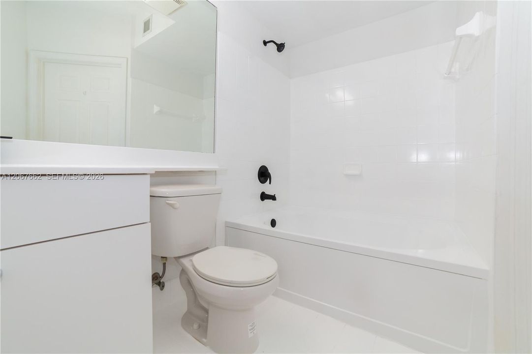 For Sale: $425,000 (2 beds, 2 baths, 1024 Square Feet)