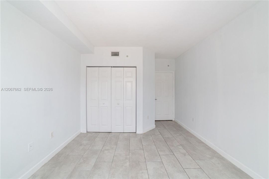 For Sale: $425,000 (2 beds, 2 baths, 1024 Square Feet)