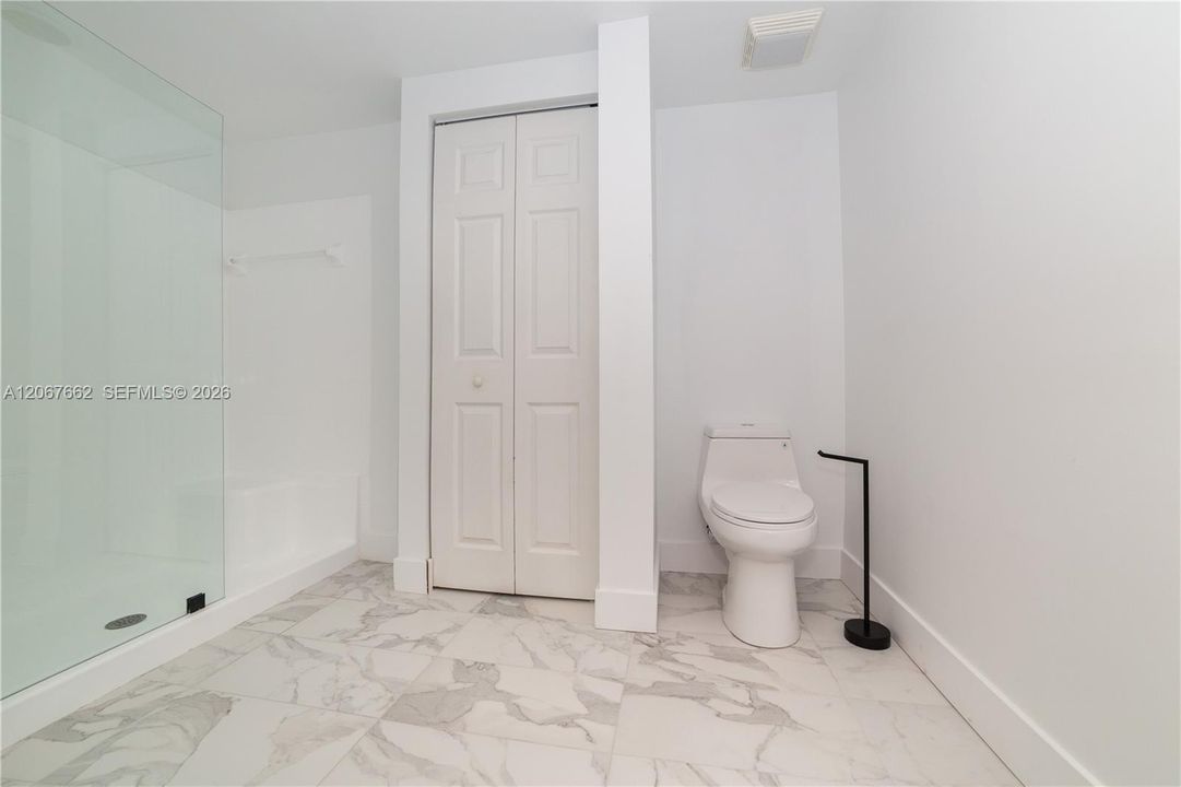 For Sale: $425,000 (2 beds, 2 baths, 1024 Square Feet)