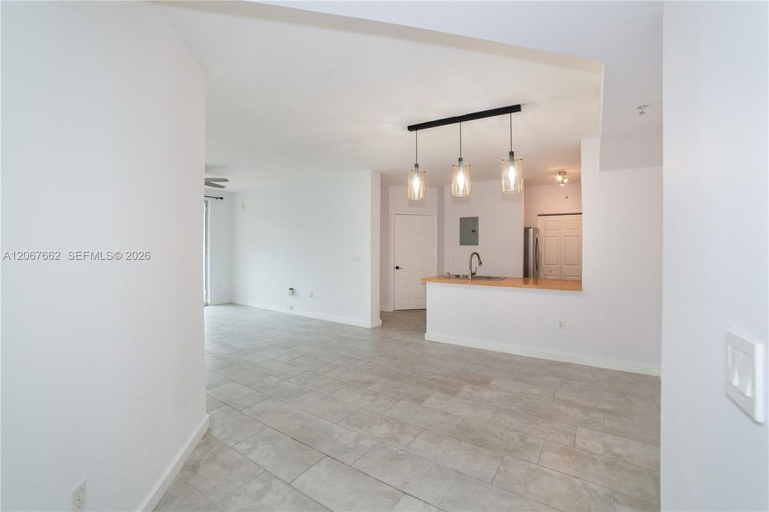 For Sale: $425,000 (2 beds, 2 baths, 1024 Square Feet)
