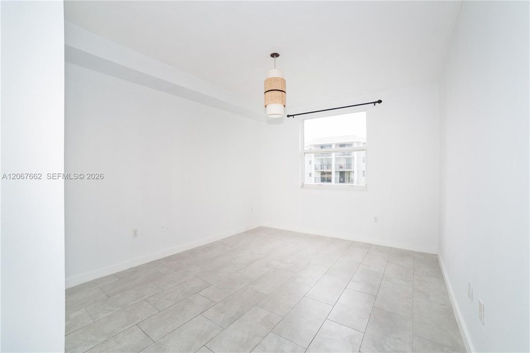 For Sale: $425,000 (2 beds, 2 baths, 1024 Square Feet)