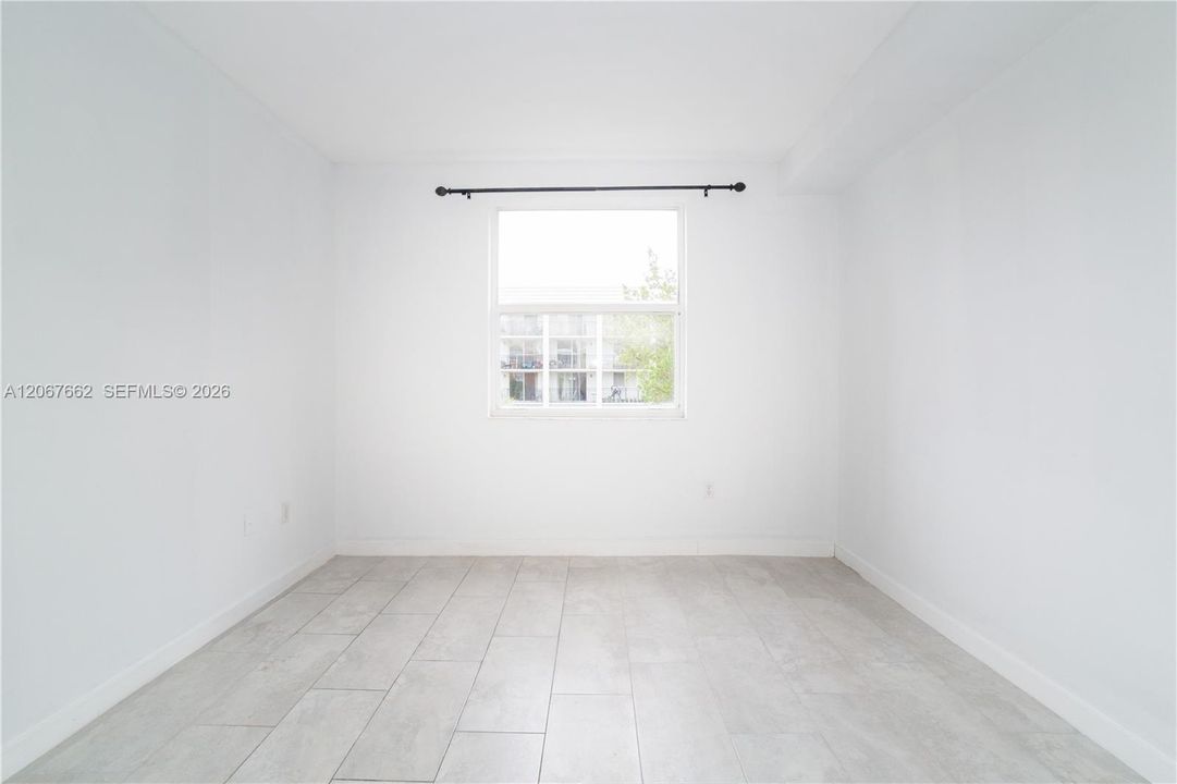 For Sale: $425,000 (2 beds, 2 baths, 1024 Square Feet)