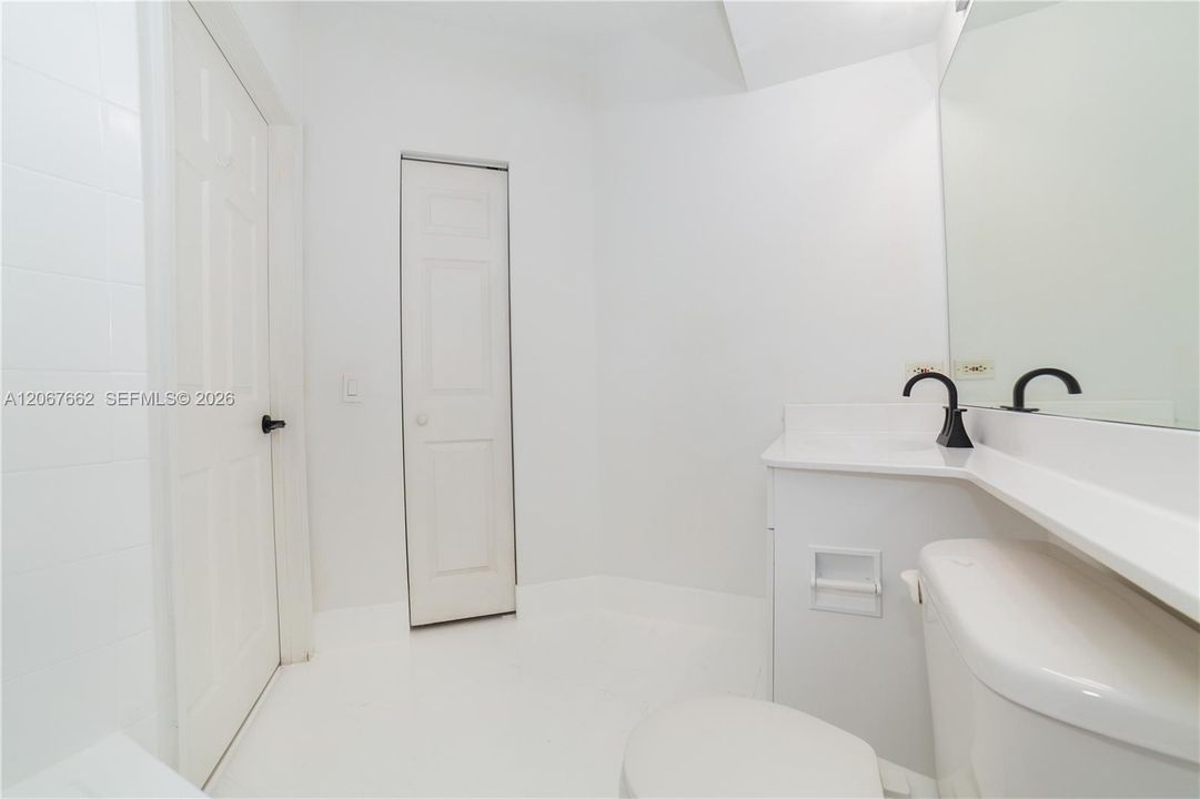 For Sale: $425,000 (2 beds, 2 baths, 1024 Square Feet)