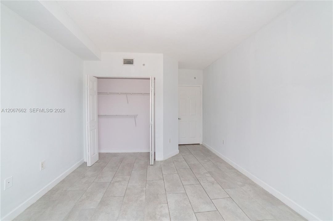For Sale: $425,000 (2 beds, 2 baths, 1024 Square Feet)