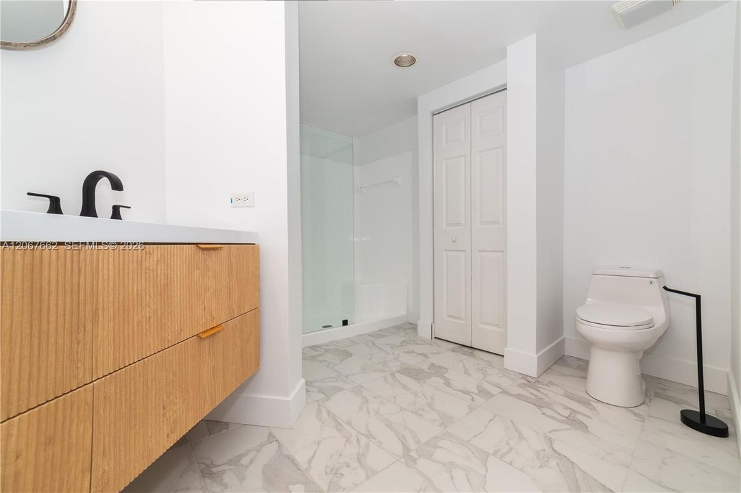 For Sale: $425,000 (2 beds, 2 baths, 1024 Square Feet)