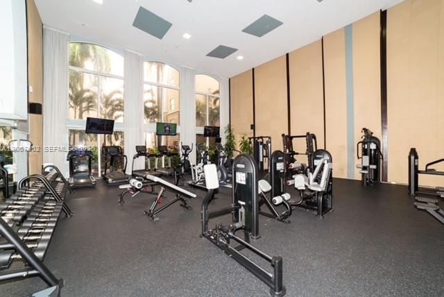 For Sale: $425,000 (2 beds, 2 baths, 1024 Square Feet)
