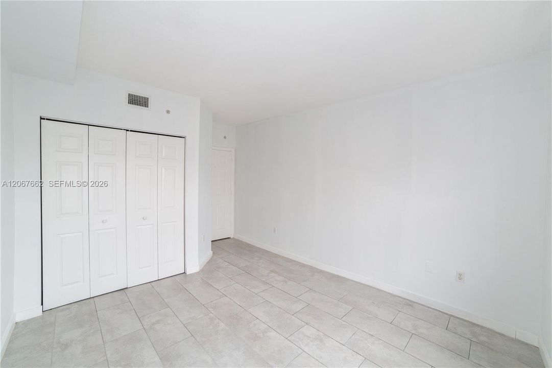 For Sale: $425,000 (2 beds, 2 baths, 1024 Square Feet)