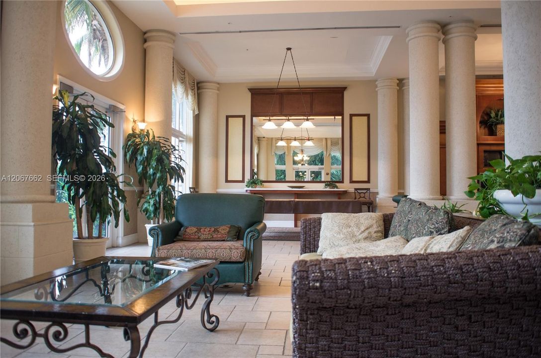 For Sale: $425,000 (2 beds, 2 baths, 1024 Square Feet)