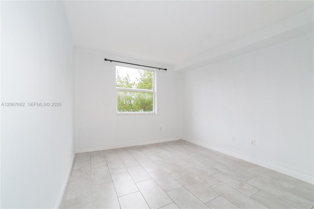 For Sale: $425,000 (2 beds, 2 baths, 1024 Square Feet)