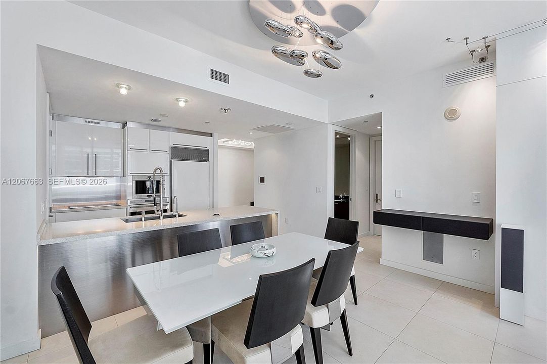 For Rent: $8,500 (3 beds, 3 baths, 1974 Square Feet)