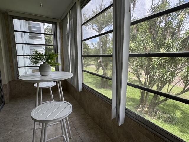 204U balcony2