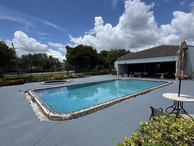 204U pool