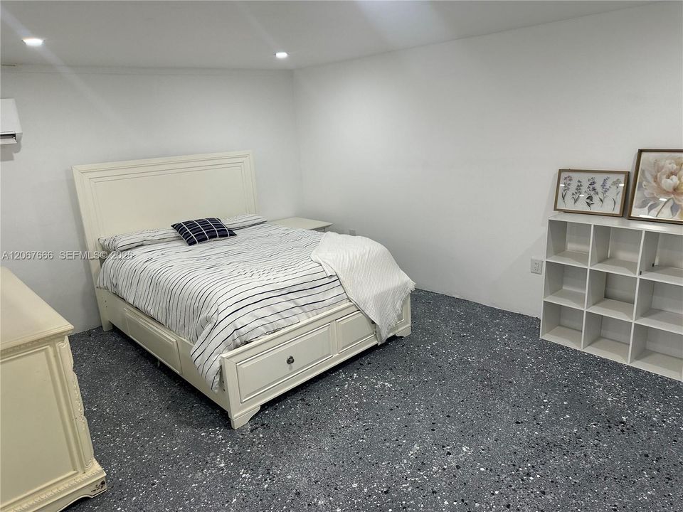 В аренду: $1,600 (1 спален, 1 ванн, 2338 Квадратных фут)