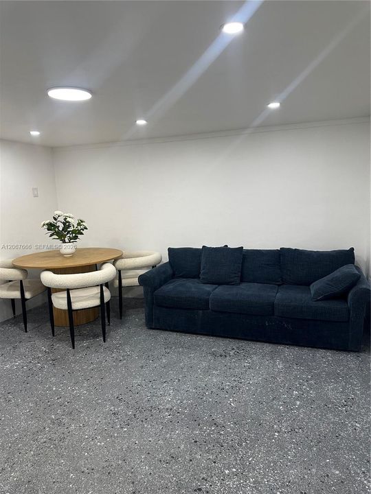 В аренду: $1,600 (1 спален, 1 ванн, 2338 Квадратных фут)