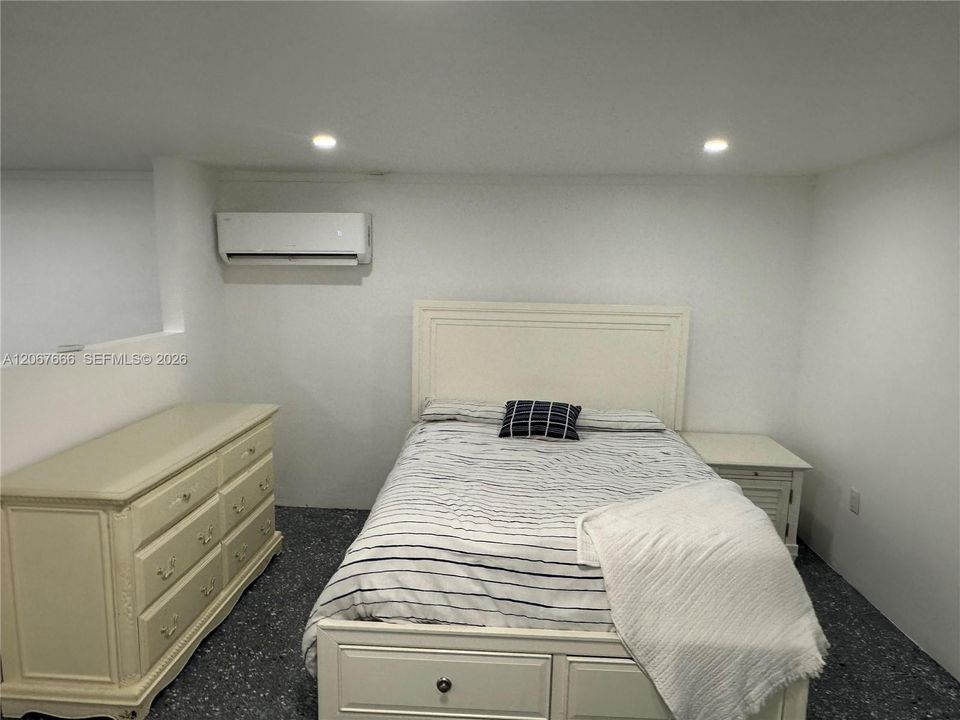 В аренду: $1,600 (1 спален, 1 ванн, 2338 Квадратных фут)