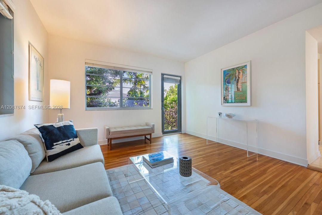 En Venta: $369,000 (1 camas, 1 baños, 637 Pies cuadrados)
