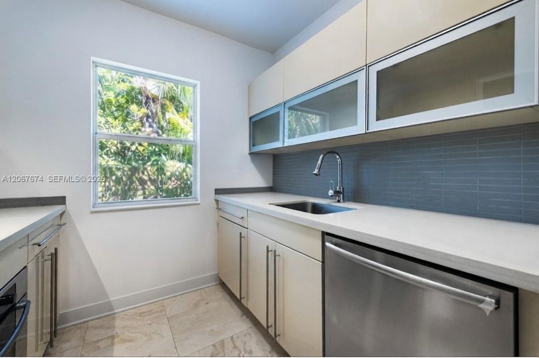 En Venta: $369,000 (1 camas, 1 baños, 637 Pies cuadrados)