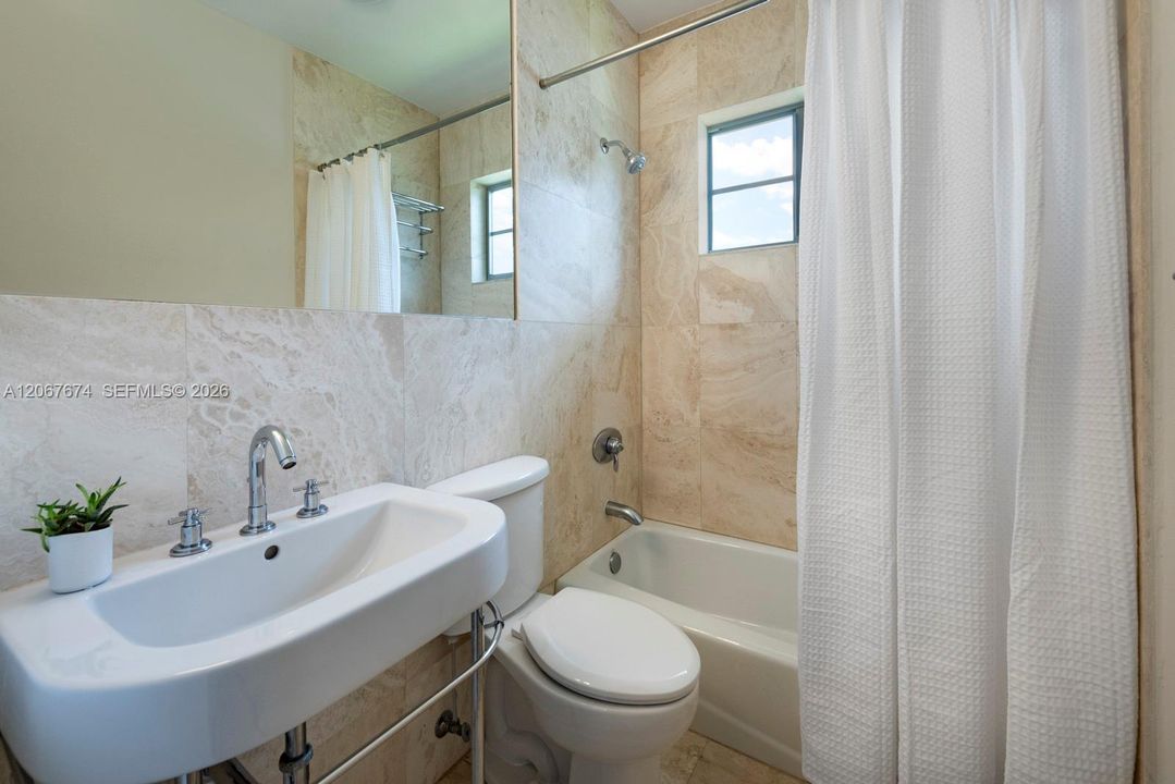 En Venta: $369,000 (1 camas, 1 baños, 637 Pies cuadrados)