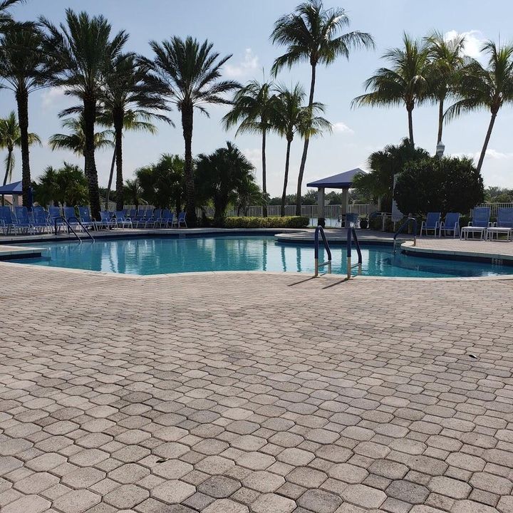Family pool Baywinds