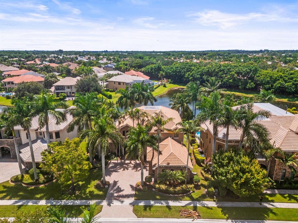 Private Lakefront Setting