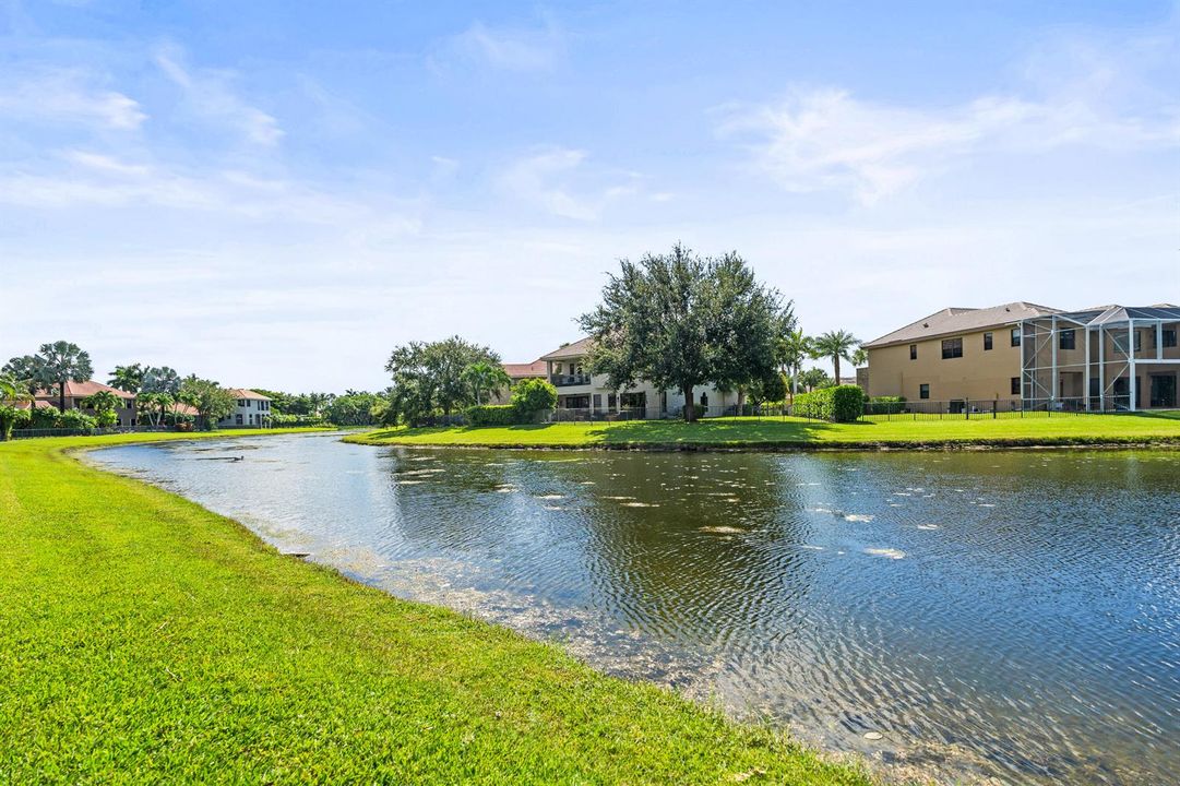 Private Lakefront Setting