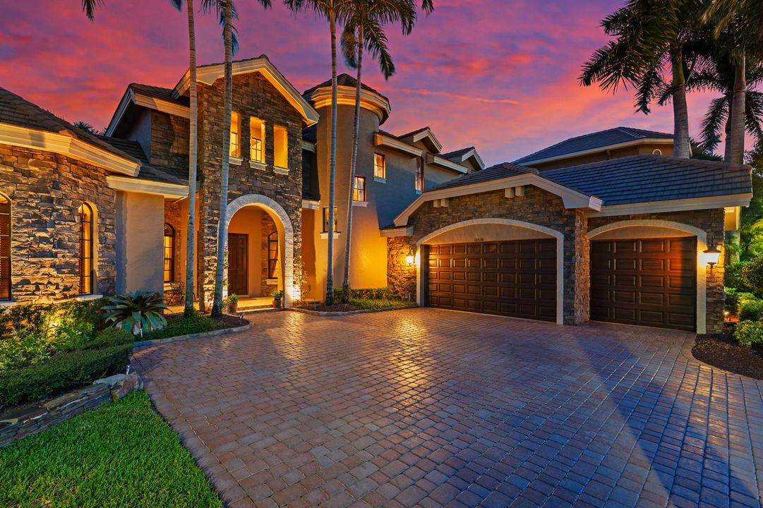 Just Listed | Versailles, Wellington
