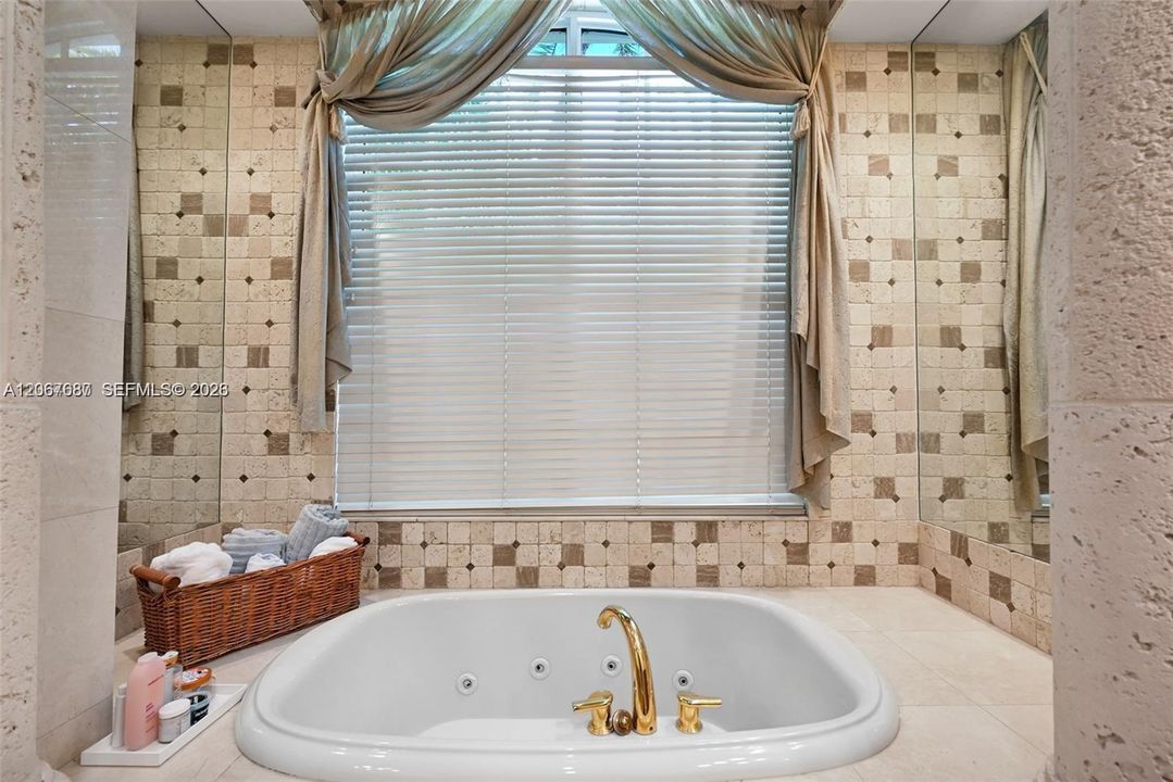 For Rent: $13,000 (4 beds, 3 baths, 3610 Square Feet)