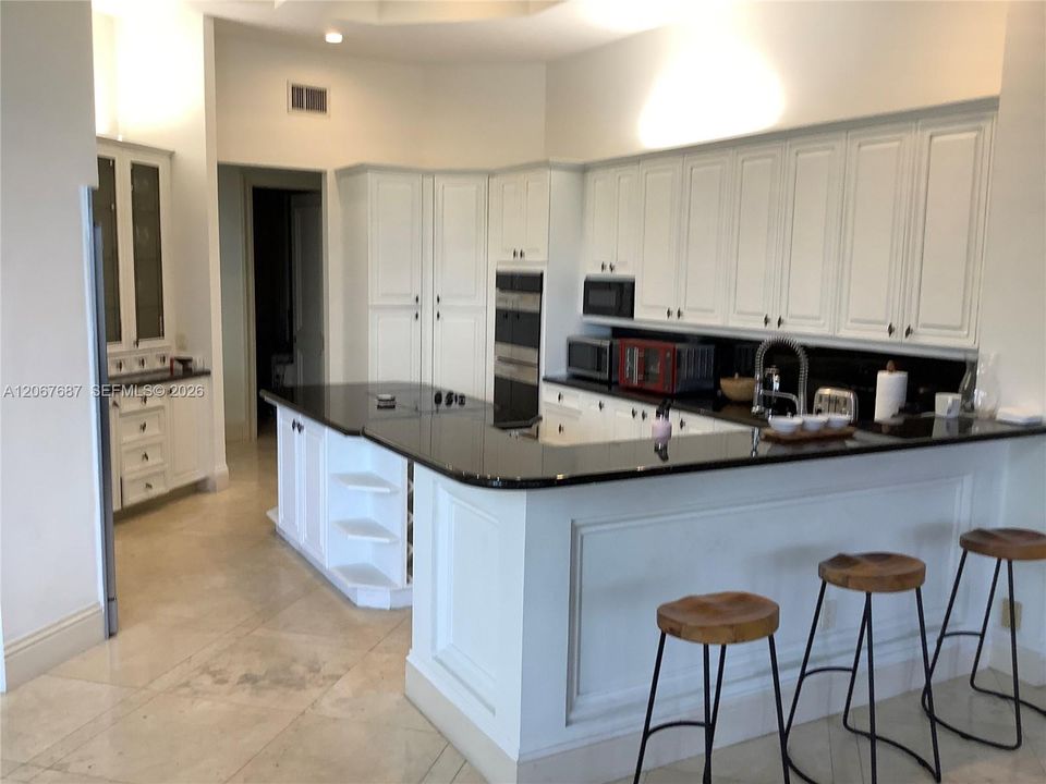 For Rent: $13,000 (4 beds, 3 baths, 3610 Square Feet)