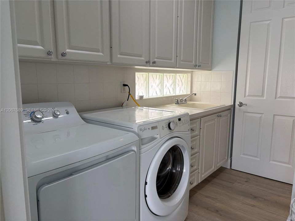 В аренду: $3,500 (3 спален, 2 ванн, 1688 Квадратных фут)