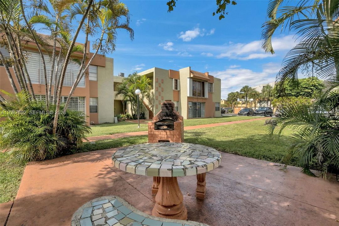 For Rent: $1,750 (1 beds, 1 baths, 614 Square Feet)