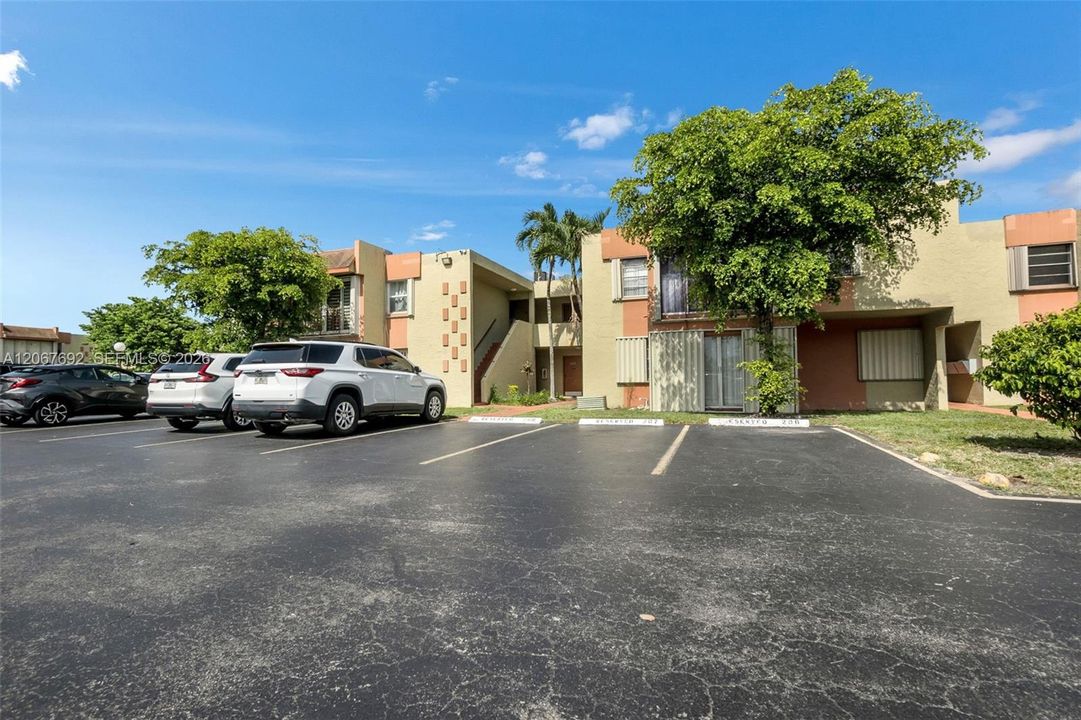 For Rent: $1,750 (1 beds, 1 baths, 614 Square Feet)