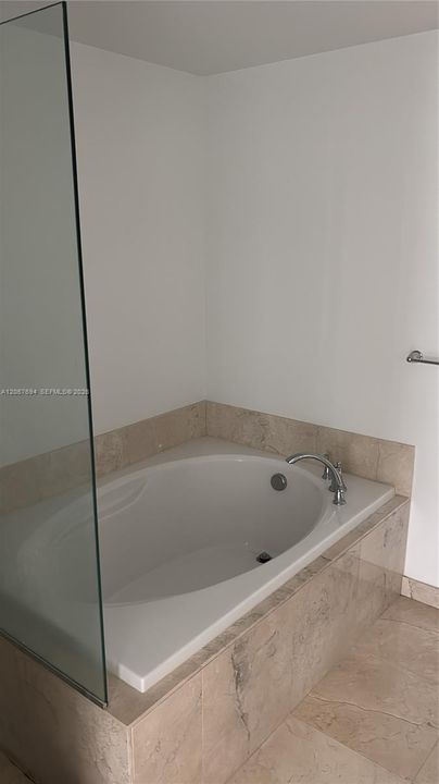 For Sale: $470,000 (2 beds, 2 baths, 1085 Square Feet)