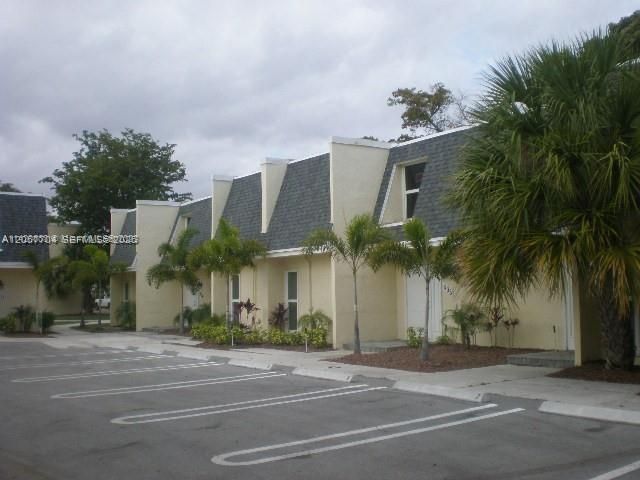 For Sale: $202,500 (2 beds, 1 baths, 1248 Square Feet)