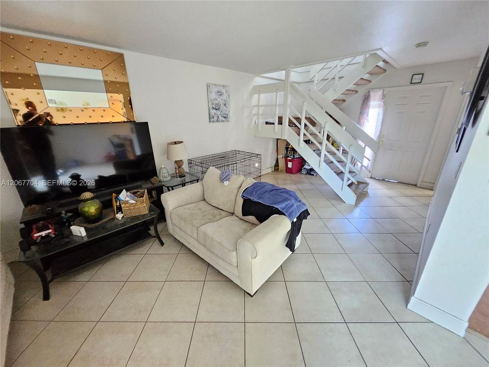 For Sale: $202,500 (2 beds, 1 baths, 1248 Square Feet)