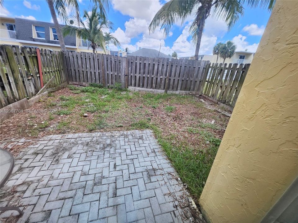 For Sale: $202,500 (2 beds, 1 baths, 1248 Square Feet)